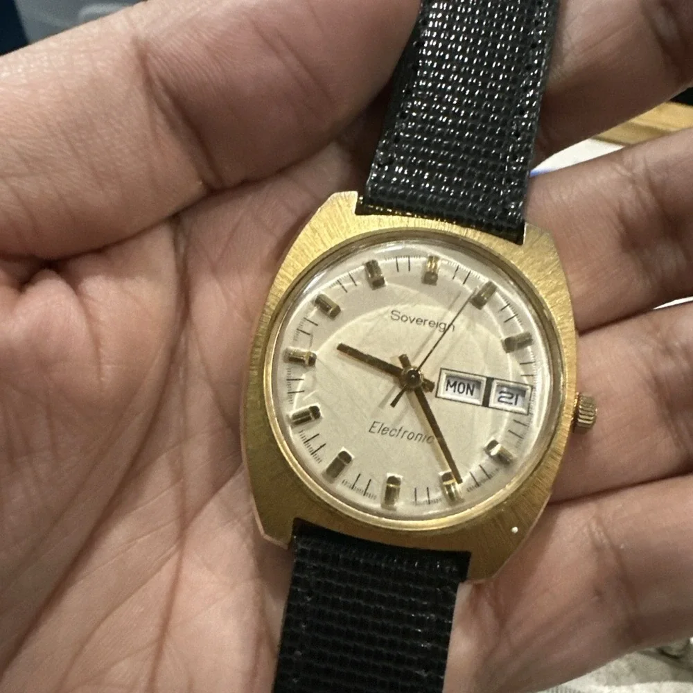 Working Vintage SOVEREIGN Electronic Men's Watch Day/Date 38mm Gold Tone Rare